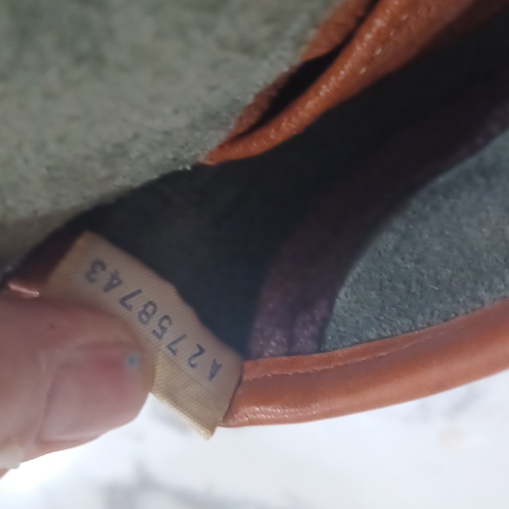 DOONEY & BOURKE SMALL BELT BAG WITH REPLACEMENT STRAP & BROKEN HARDWARE - Picture 6 of 15